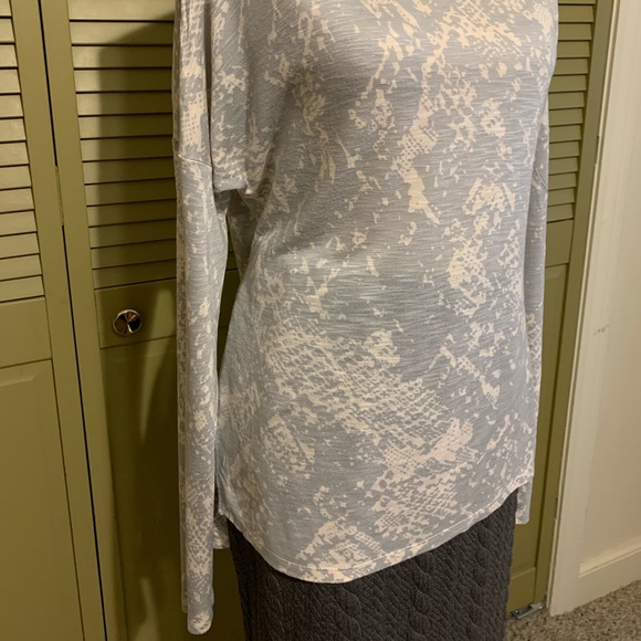 Dolman sleeve lightweight top - Picture 3 of 8